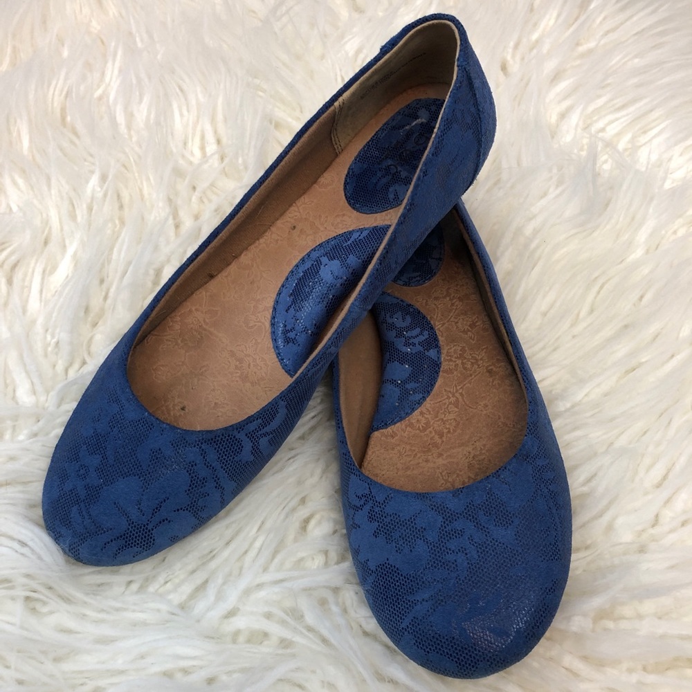 NWOT blue B.O.C. leather shimmery floral flats 9